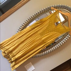 Beautiful mustard sleeveless dress with lace